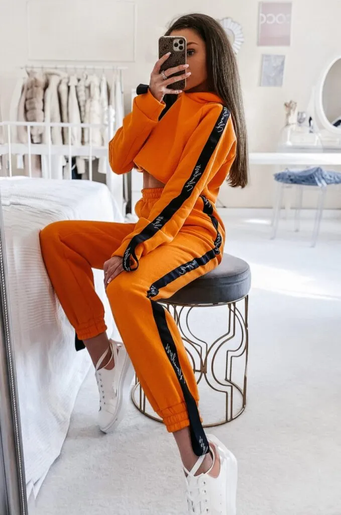 oranzova teplakova suprava